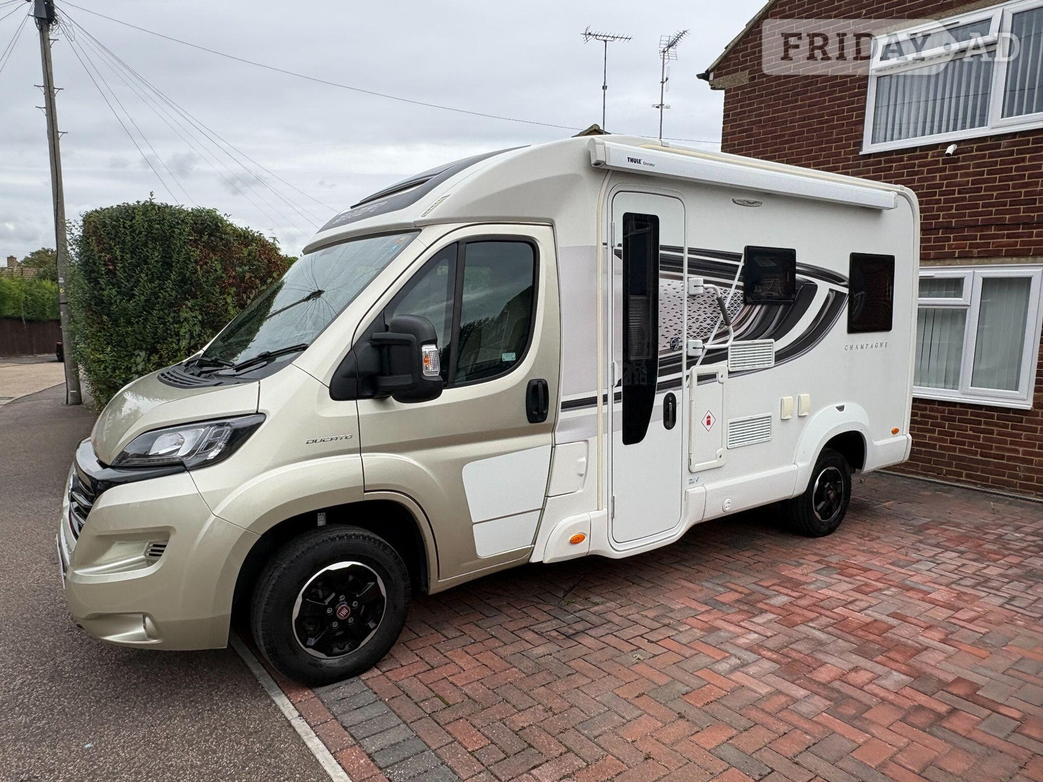 [4 berth ]Swift Escape Compact C404 Champagne