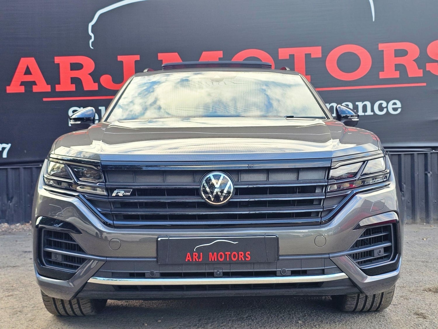 Volkswagen Touareg 2021 - Cars