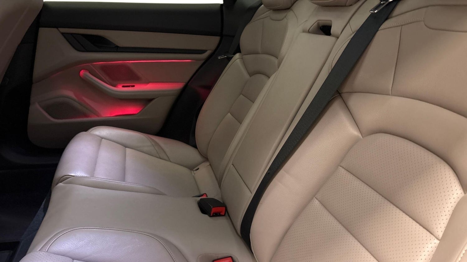 Porsche Taycan 2022 - Cars