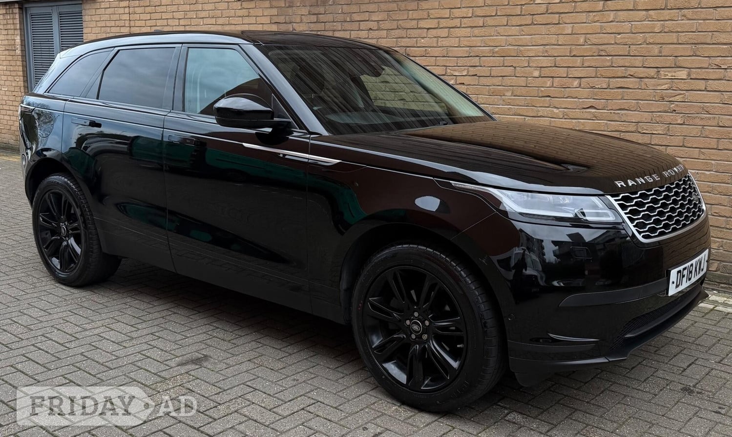 [ berth ]Land Rover Range Rover Velar