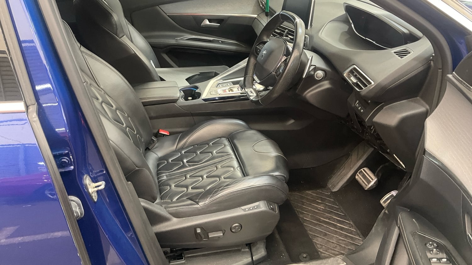 [ berth ]Peugeot 3008