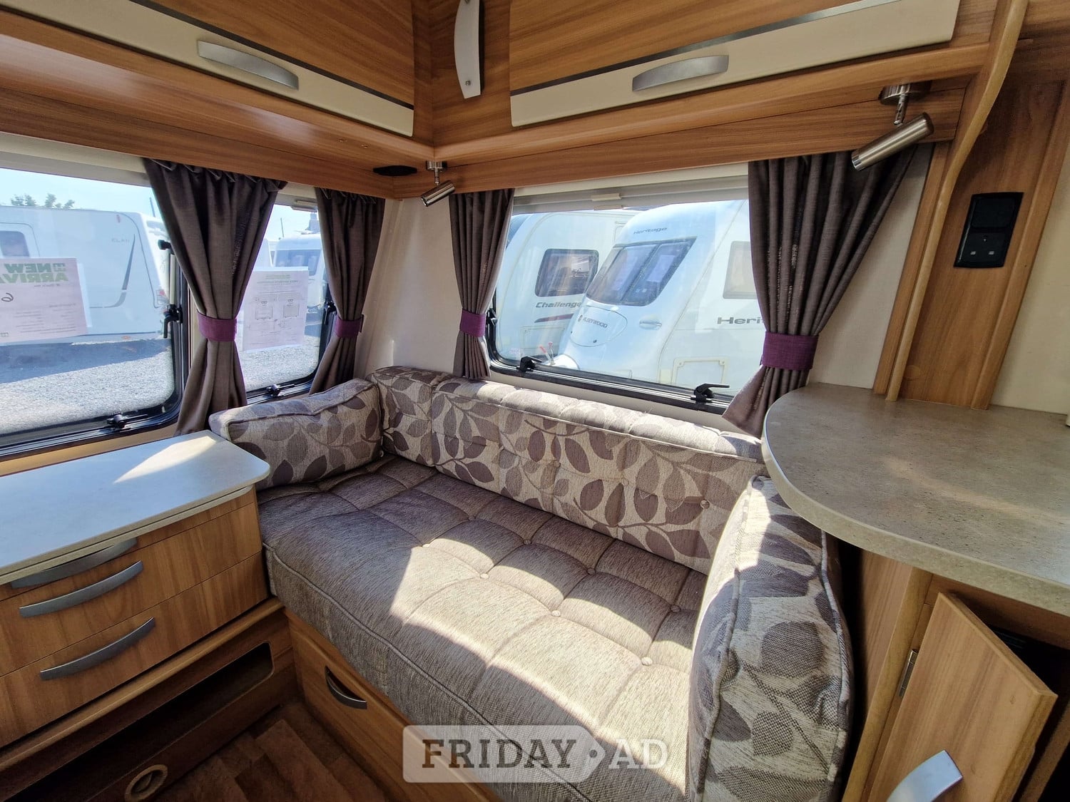 [4 berth ]Lunar Quasar 564