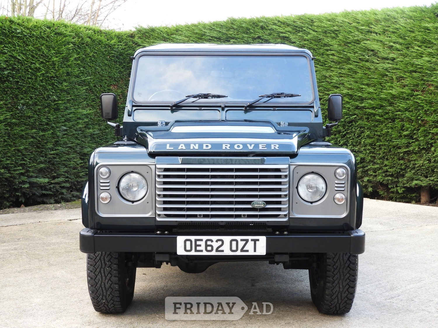 [ berth ]Land Rover Defender 90
