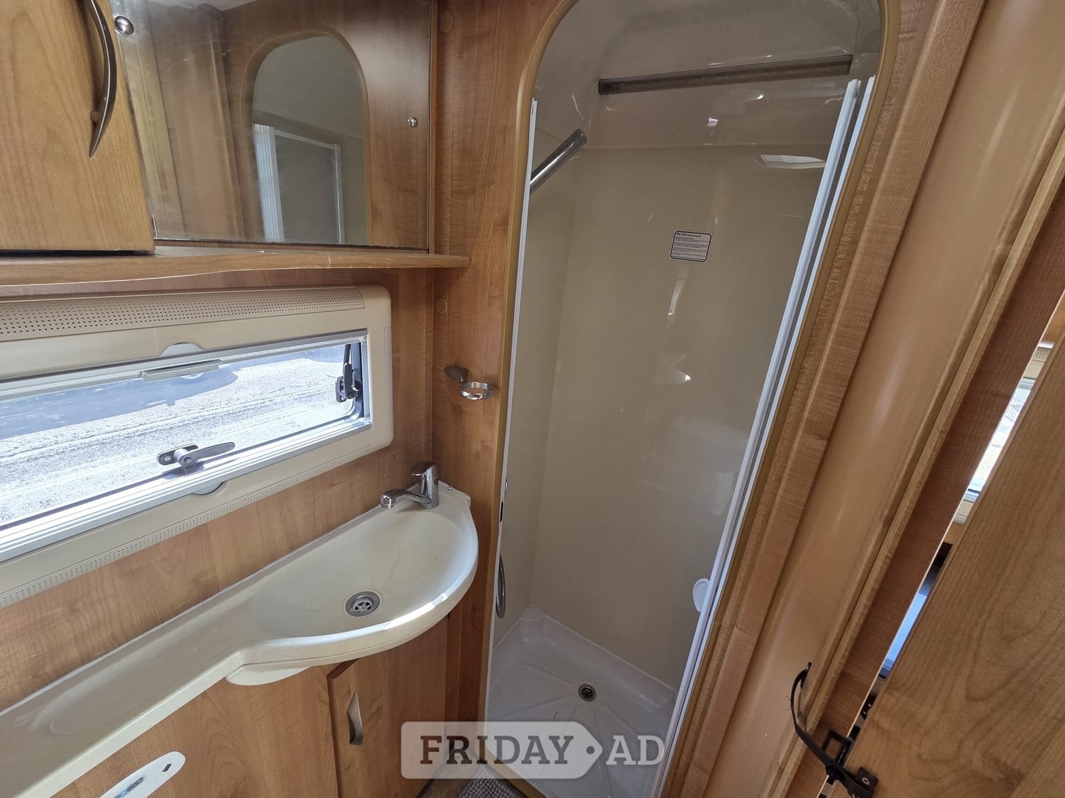 [ berth ]Auto-Trail Tracker