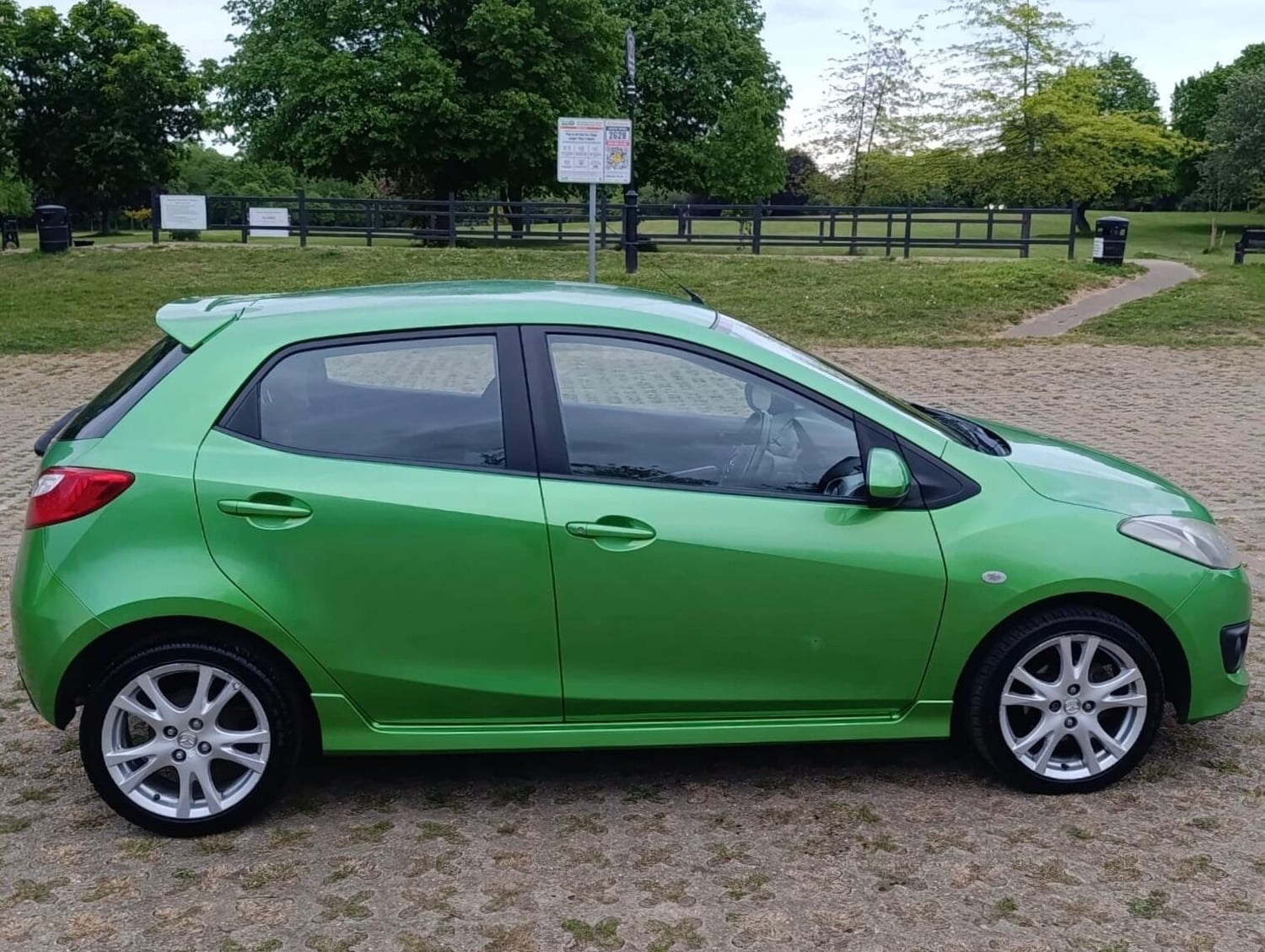 Mazda Mazda2 2008 - Cars