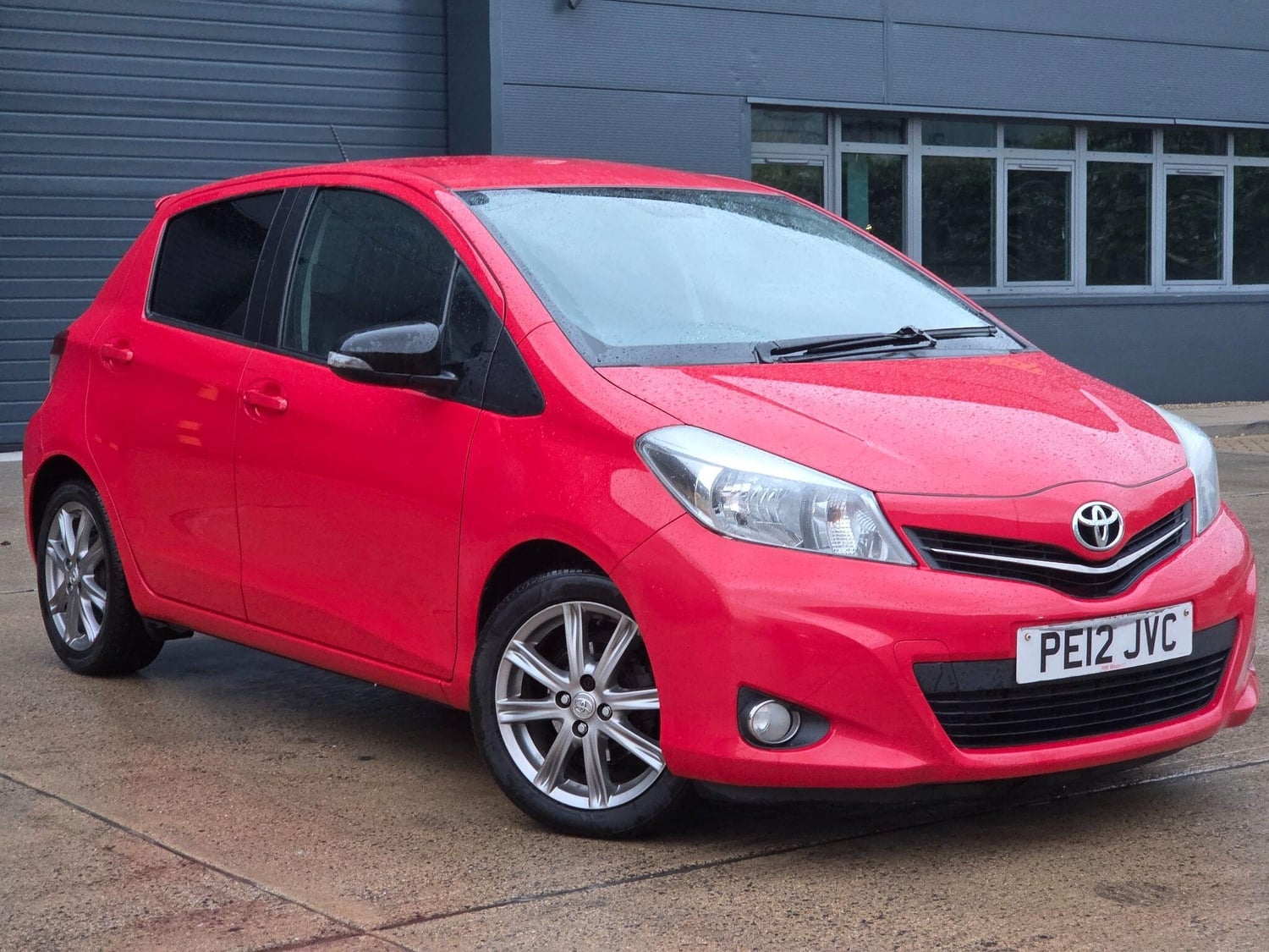 Toyota Yaris 2012 - Cars
