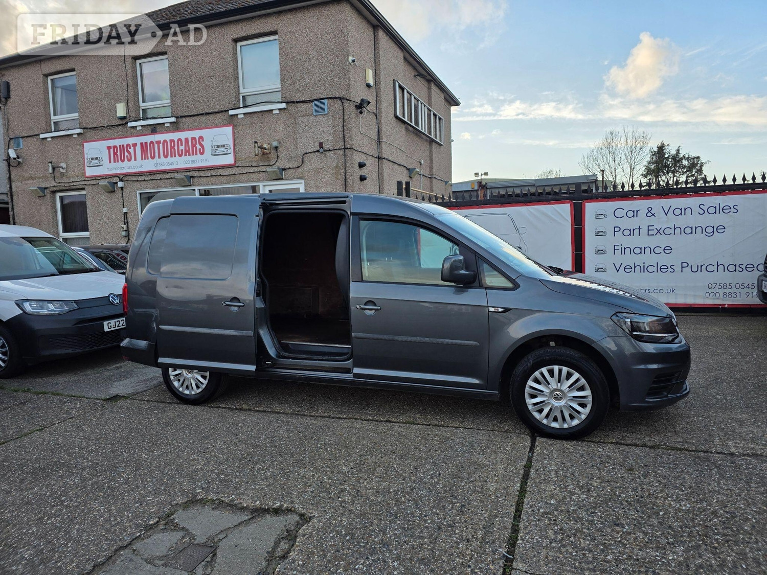 [ berth ]Volkswagen Caddy Maxi