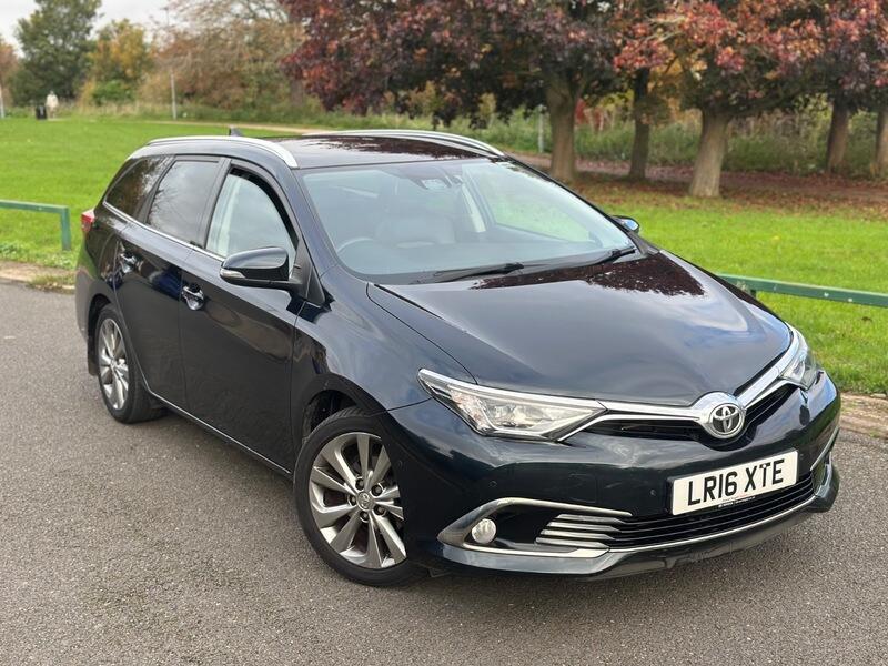 Toyota Auris Luton