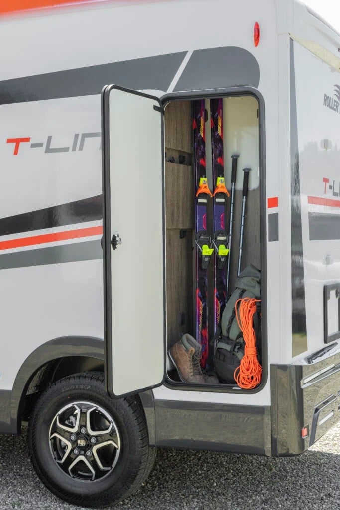 [4 berth ]Roller Team T-Line 590