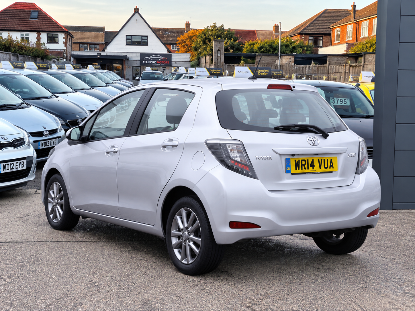 Toyota Yaris 2014 - Cars in Ashford