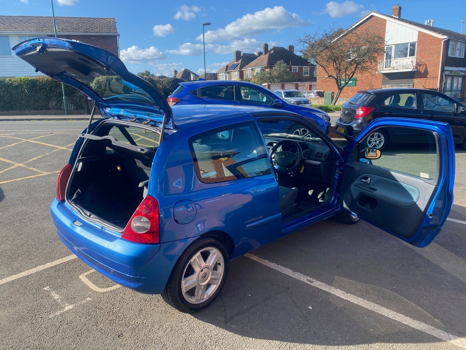 Renault Clio 2005 - Cars in Lancing