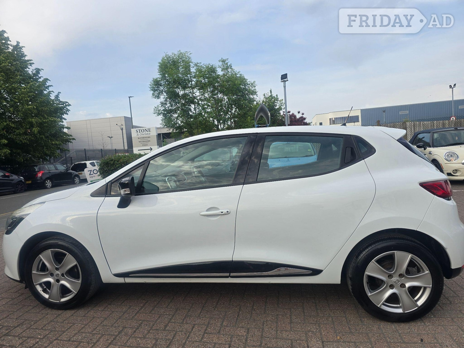 Renault Clio 2015 - Cars in Camberley