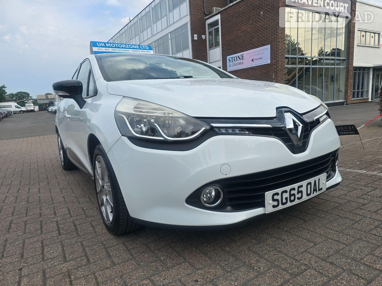 Renault Clio 2015 in Camberley