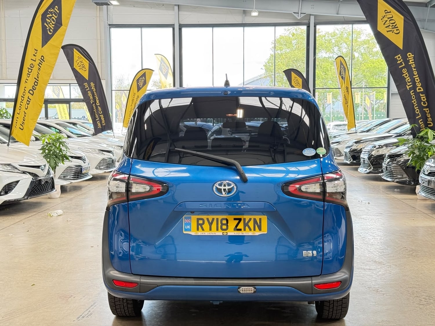 Toyota Sienta 2018 - Cars in Reading
