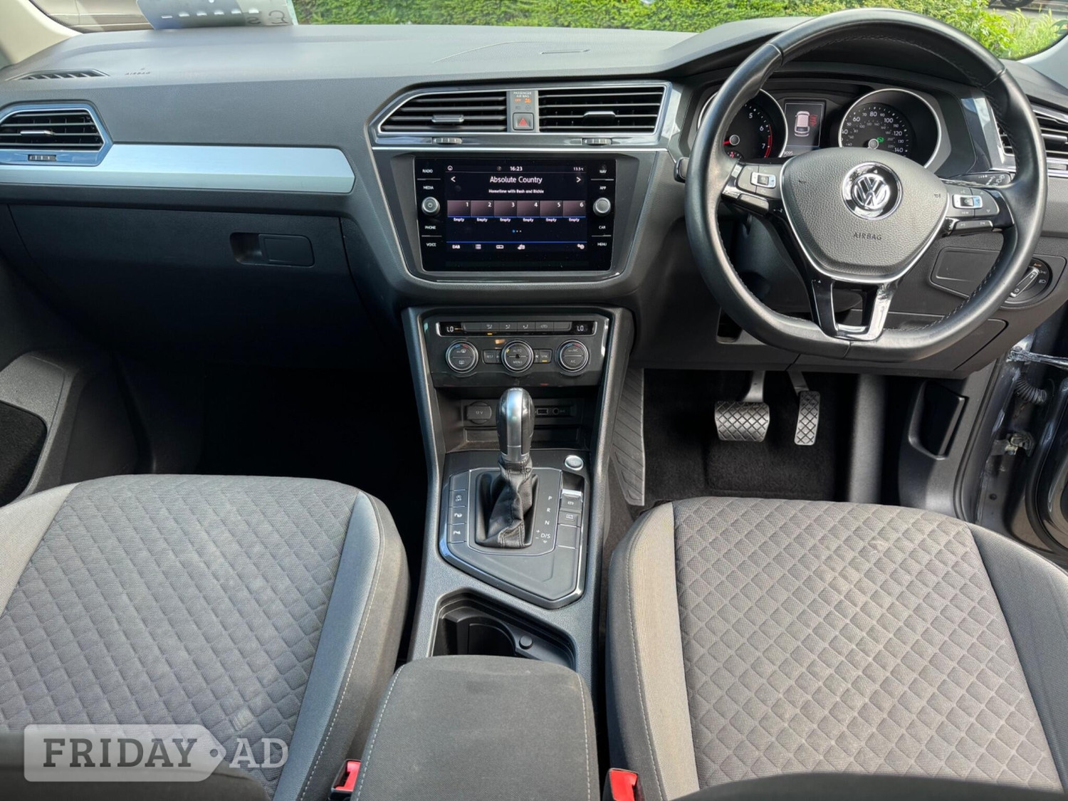 Volkswagen Tiguan 2019 - Cars