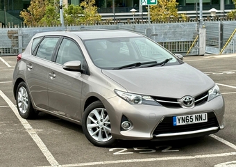 Toyota Auris 2015