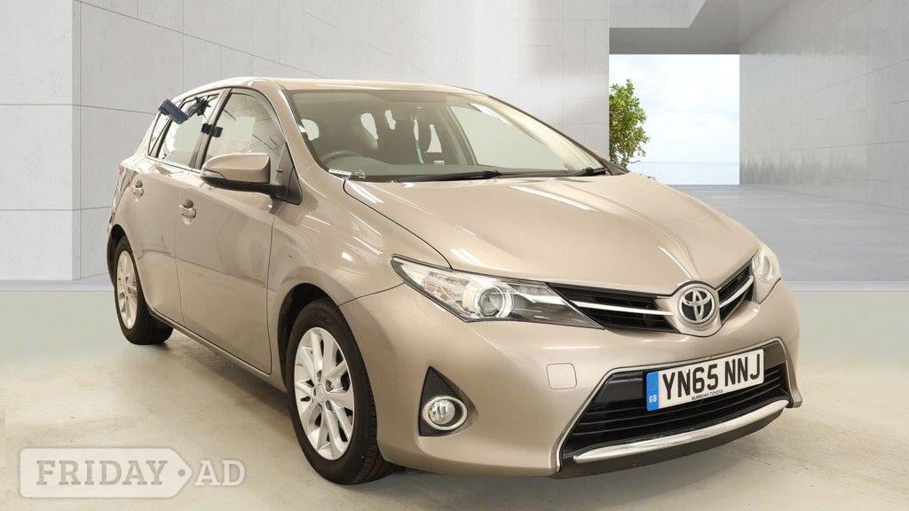 Toyota Auris 2015 in Uxbridge