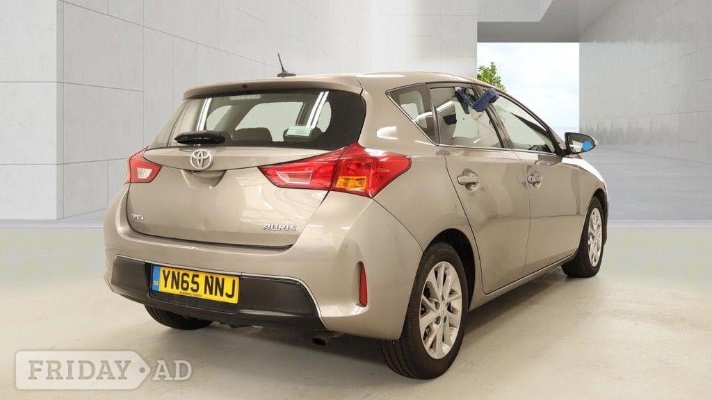Toyota Auris 2015 - Cars in Uxbridge