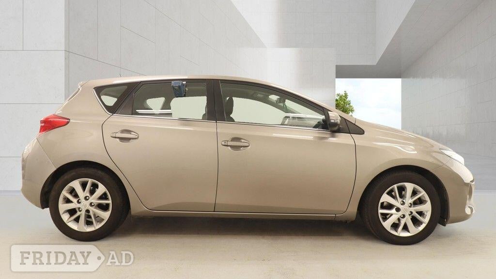 Toyota Auris 2015 - Cars