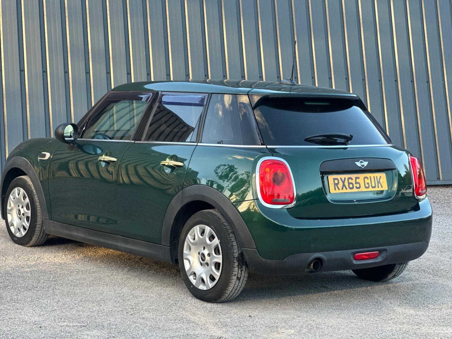 Mini Hatch 2015 - Cars in Farnham