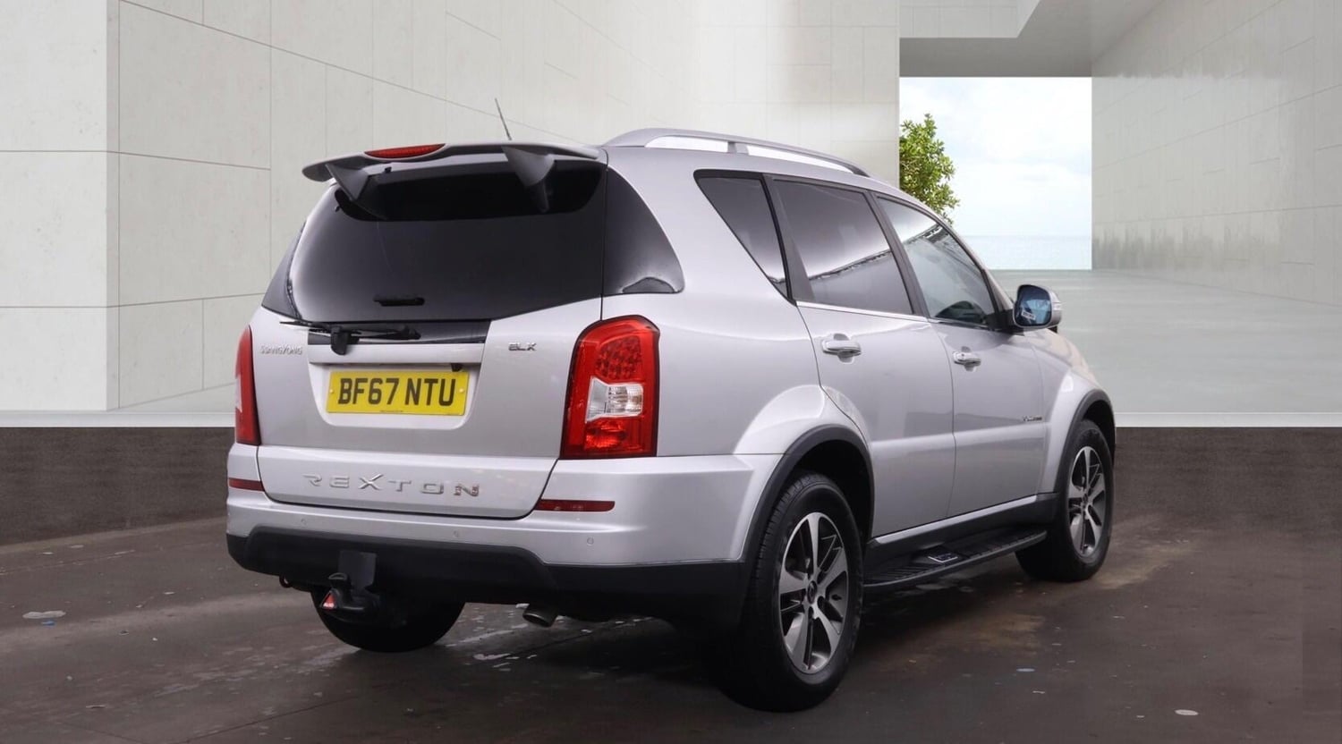 Ssangyong Rexton 2017 - Cars