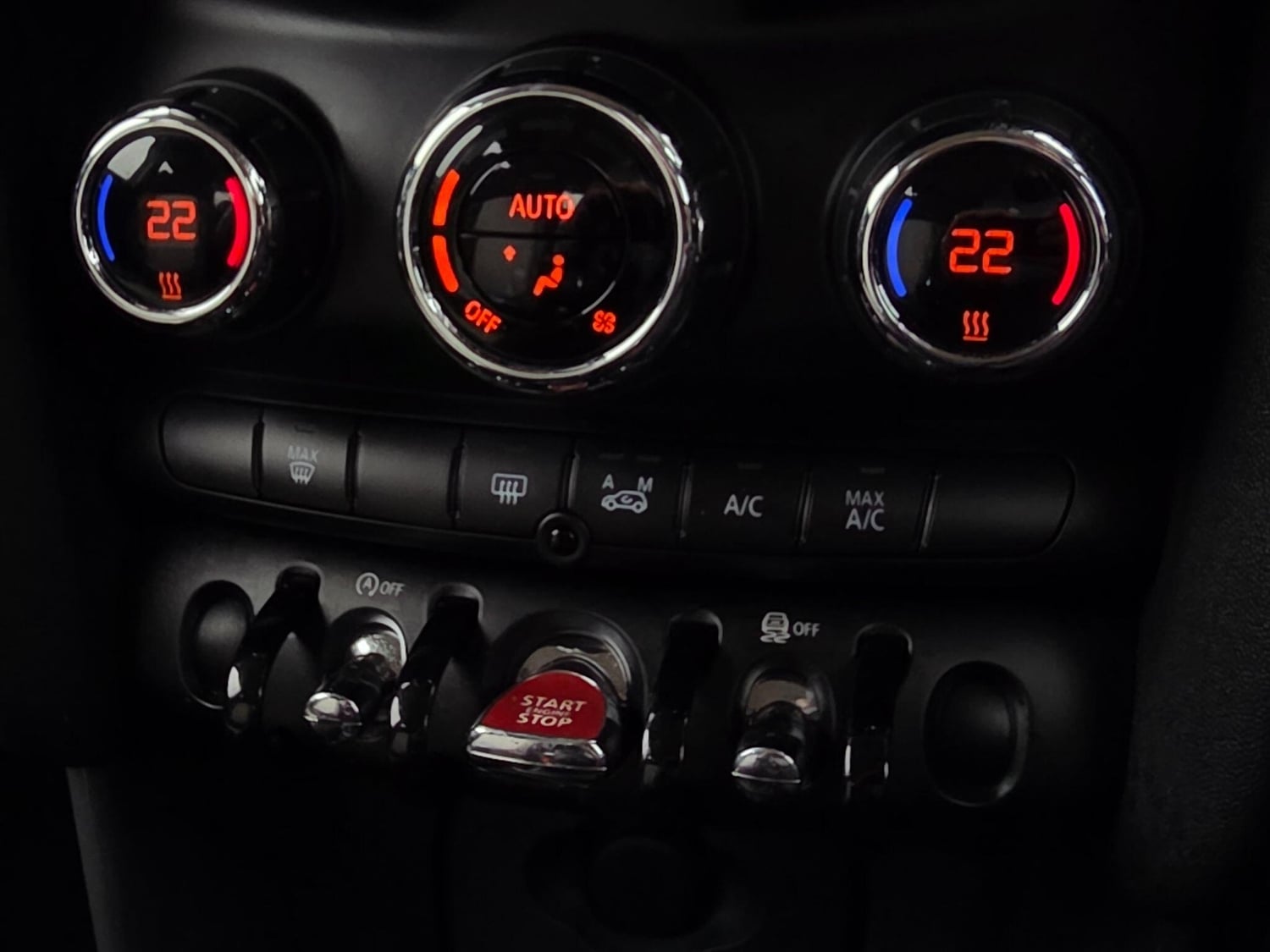 Mini Hatch 2015 - Cars in Shefford
