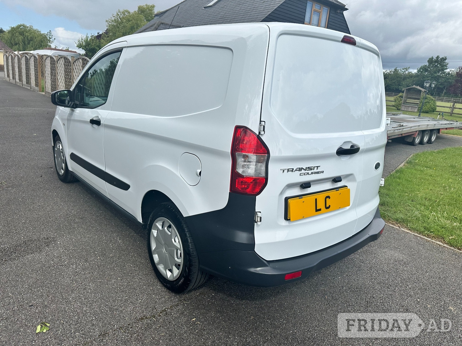 Ford Transit Courier 2023 - Vans & Commercial Vehicles
