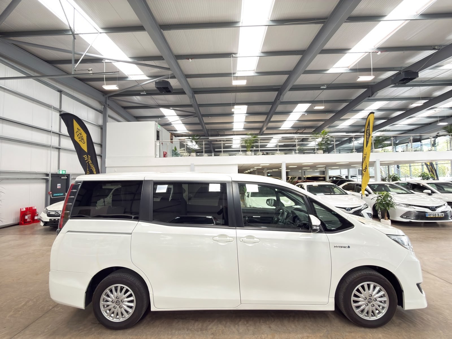 Toyota Noah Reading
