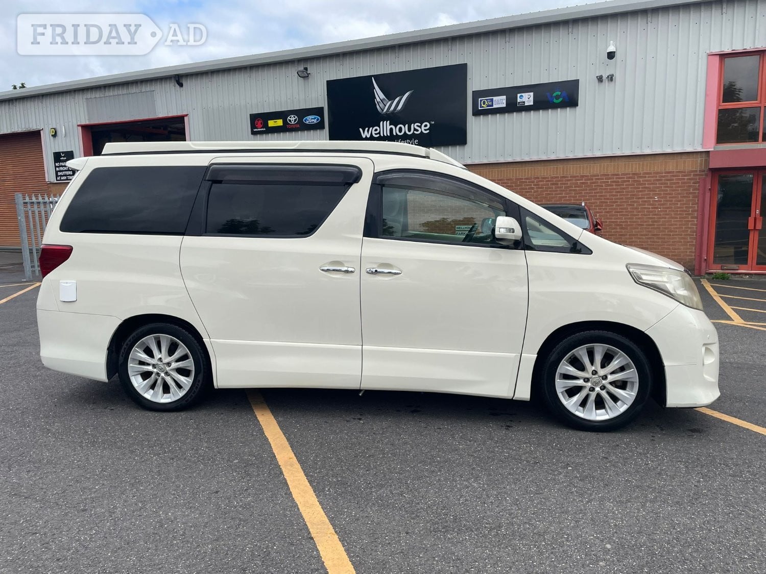 [ berth ]Wellhouse Leisure Toyota Alphard
