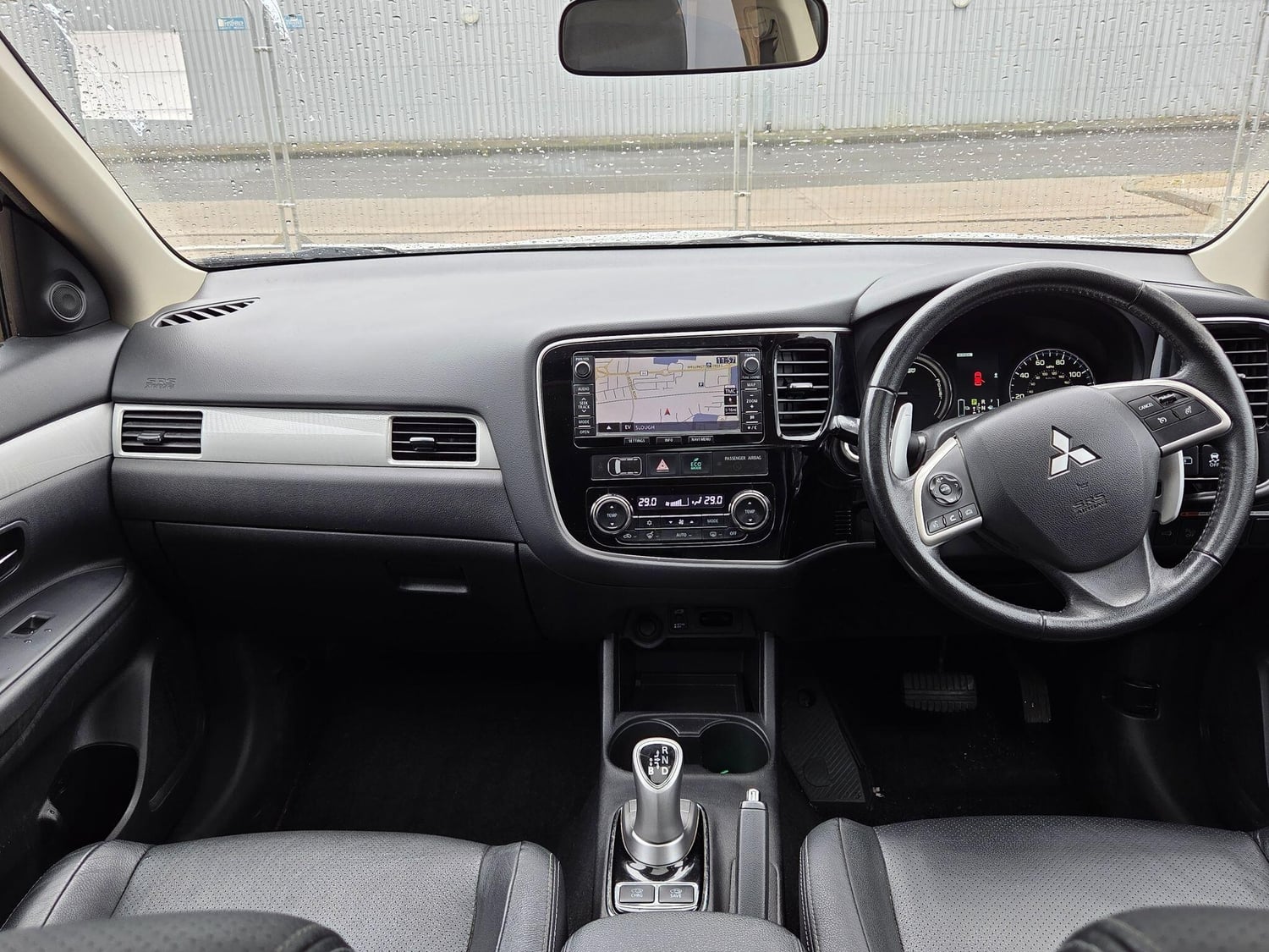 Mitsubishi Outlander 2015 - Cars in Slough