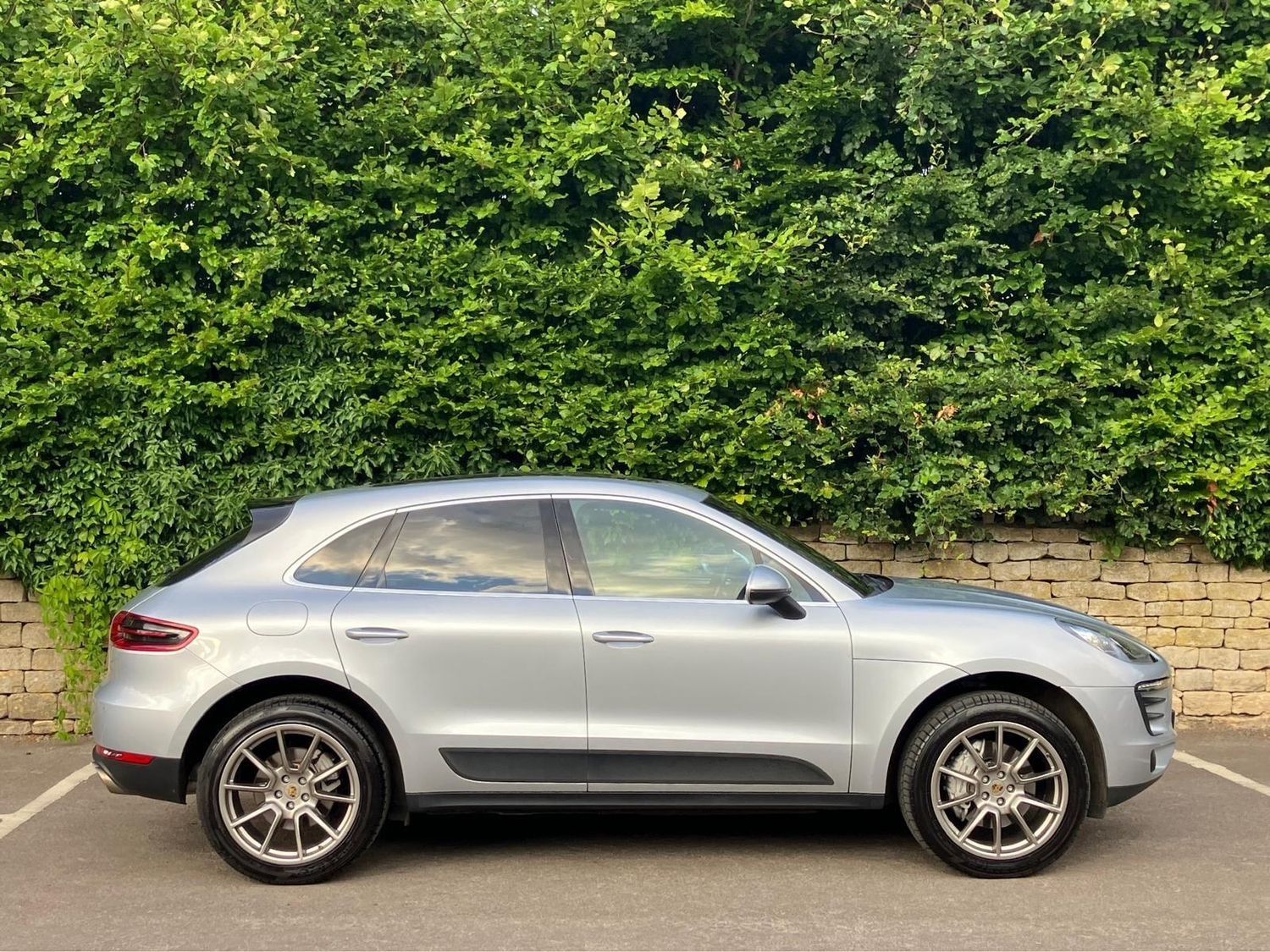 Porsche Macan Wantage
