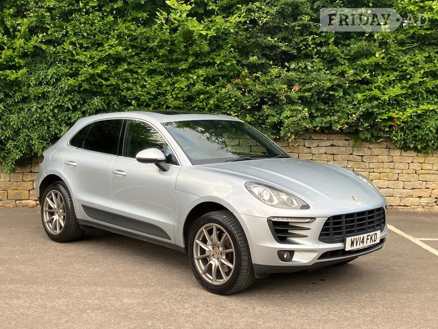 Porsche Macan 2014 in Wantage