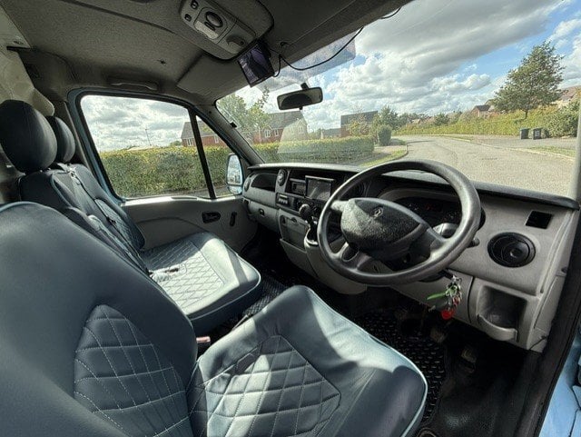 LM Coach builders Weekender Model Renault Master 3.5 ton  Horsebox - Trailers & Horseboxes