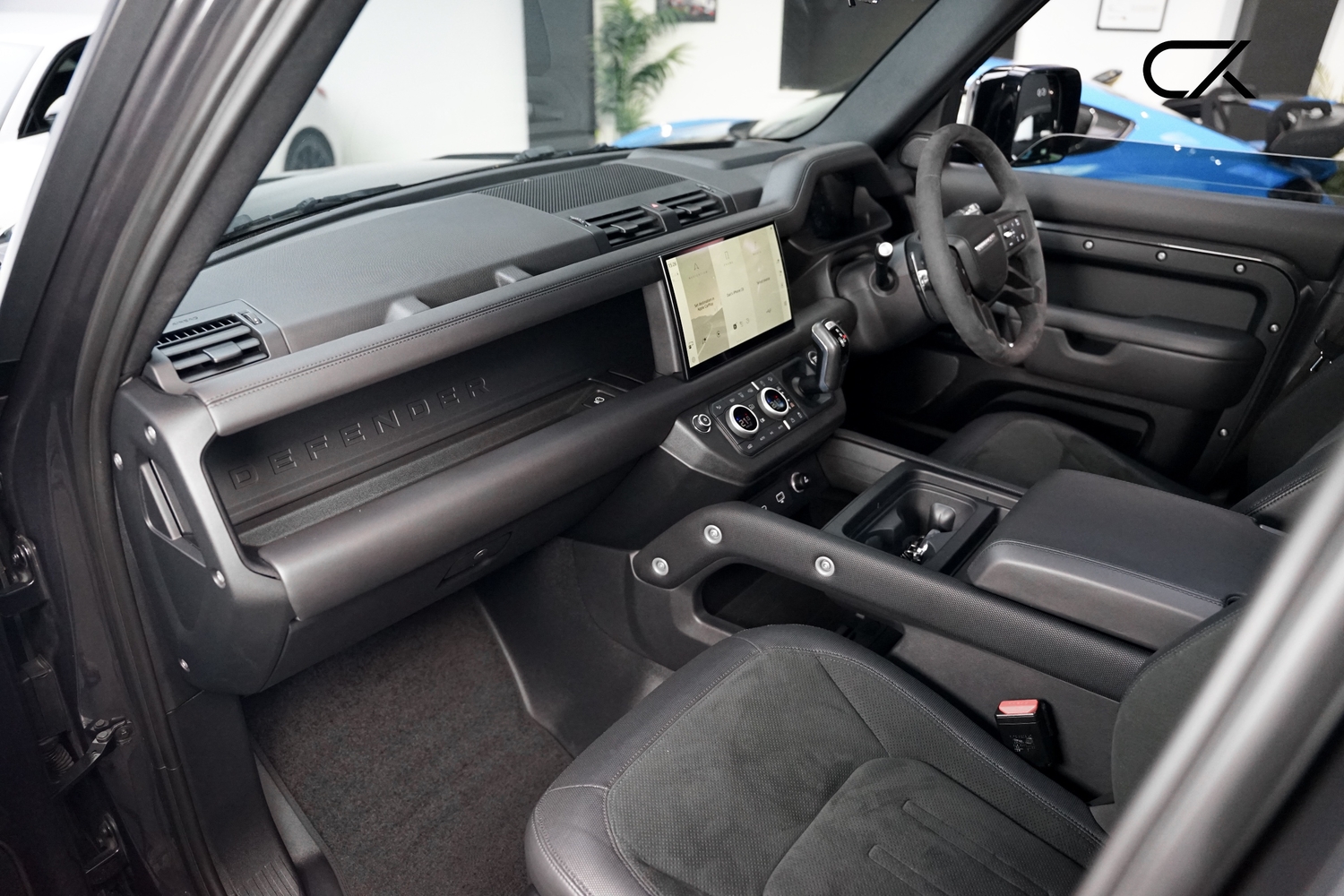[ berth ]Land Rover Defender 110
