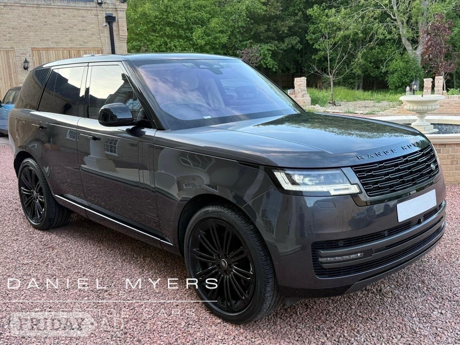 Land Rover Range Rover 2023 in Leeds