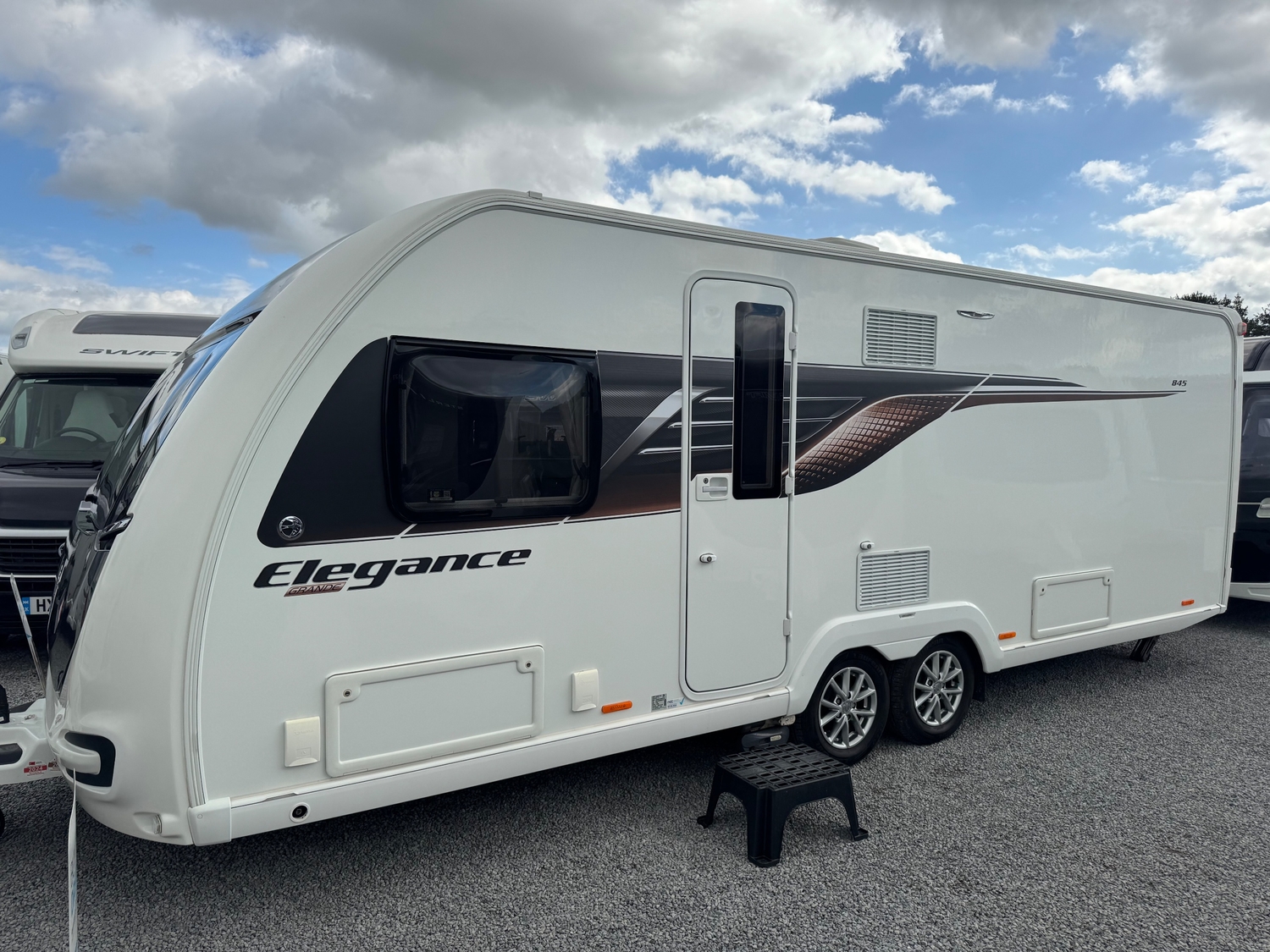 [ berth ]Swift Elegance Grande 845