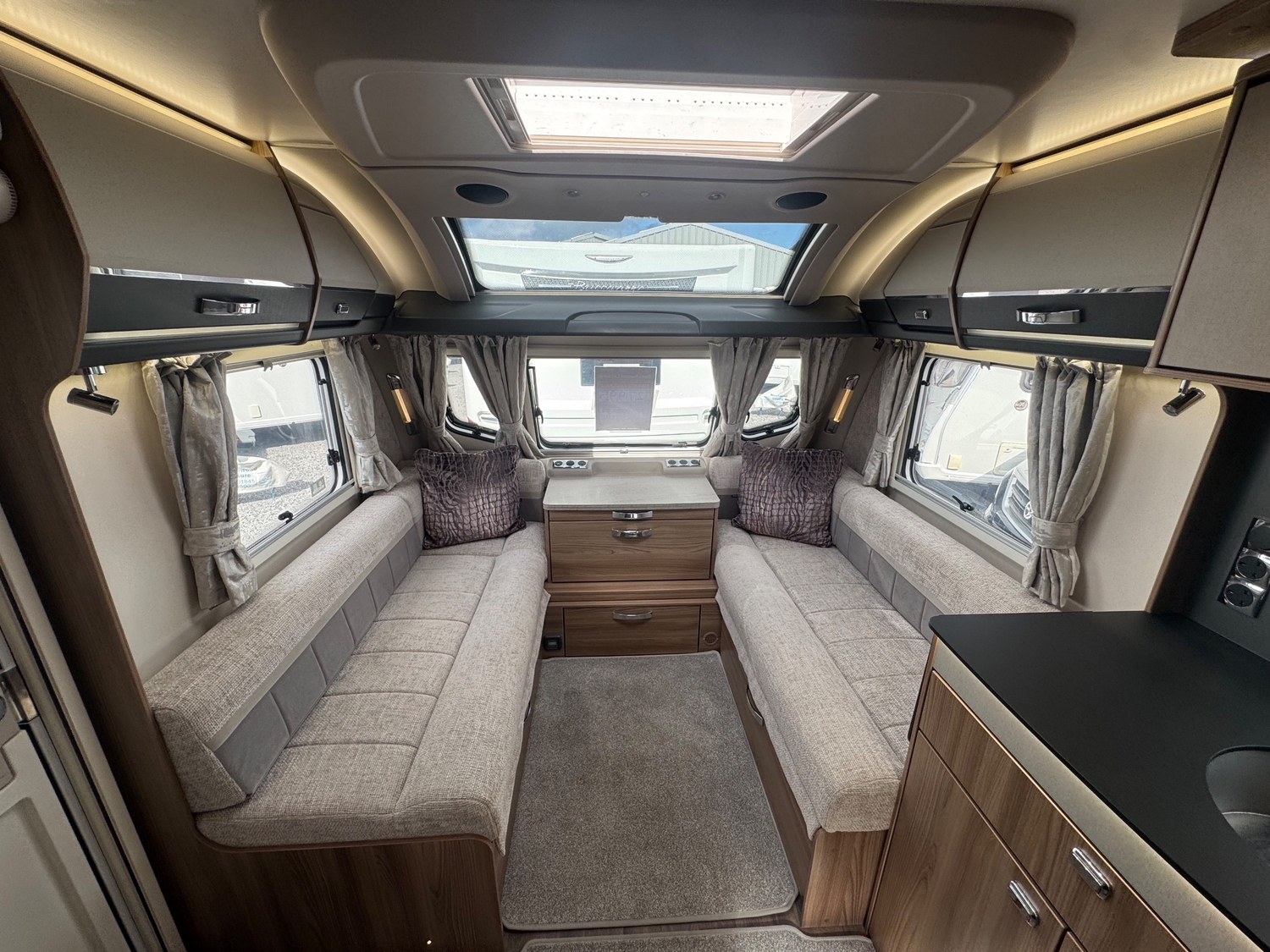 Swift Elegance Grande 845 2021 - Motorhomes & Caravans