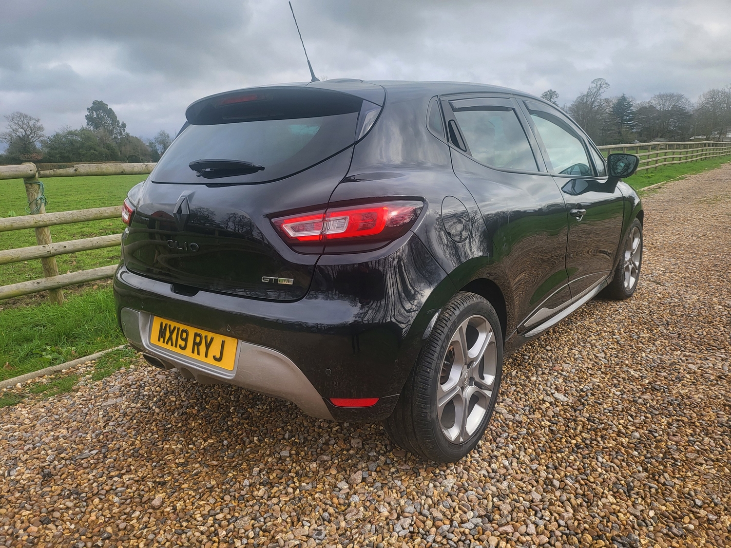Renault Clio 2019 - Cars in Denham