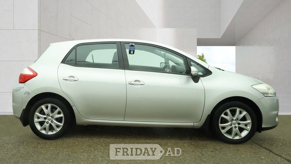 Toyota Auris 2011 - Cars