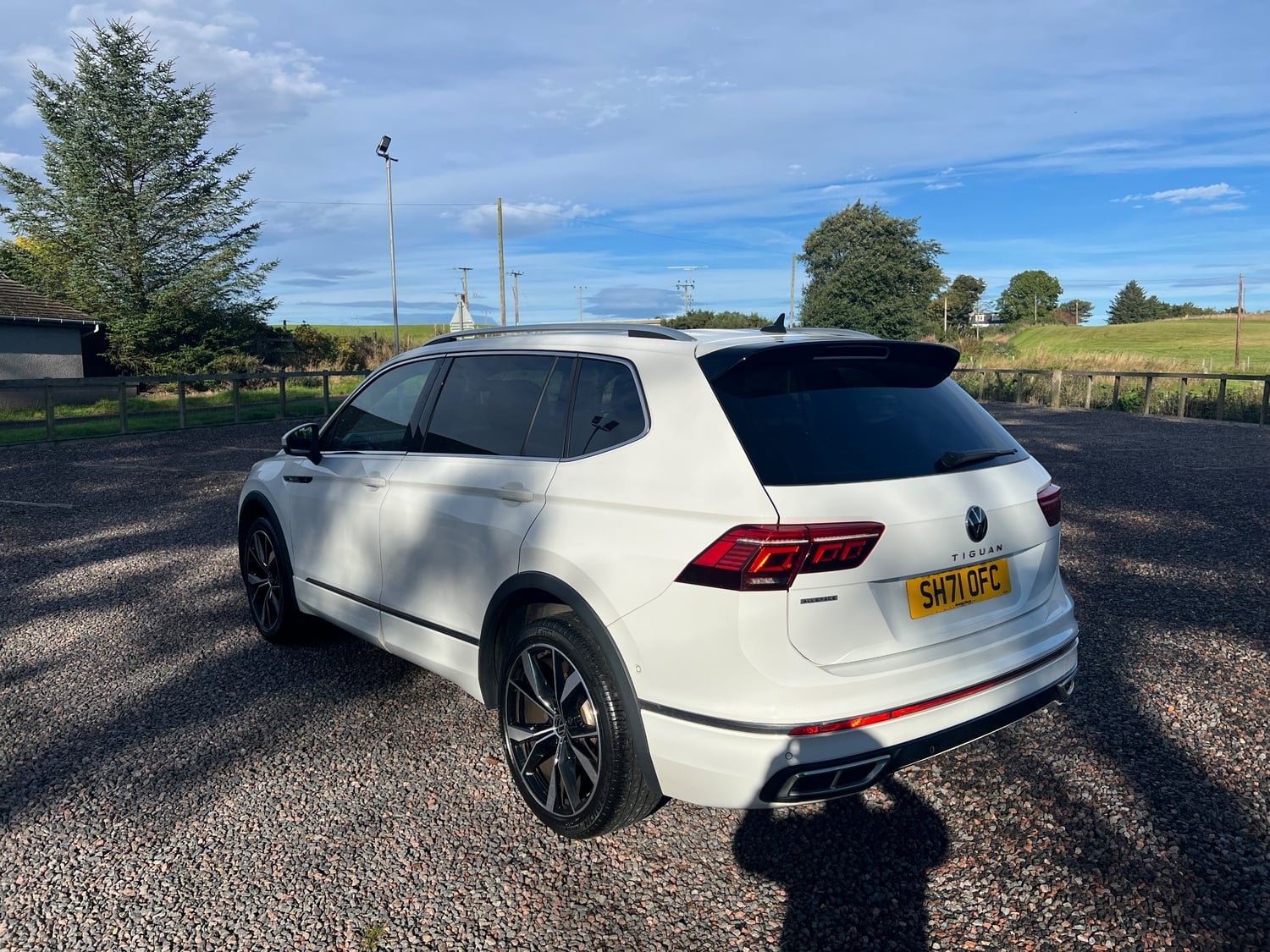Volkswagen Tiguan 2022 - Cars