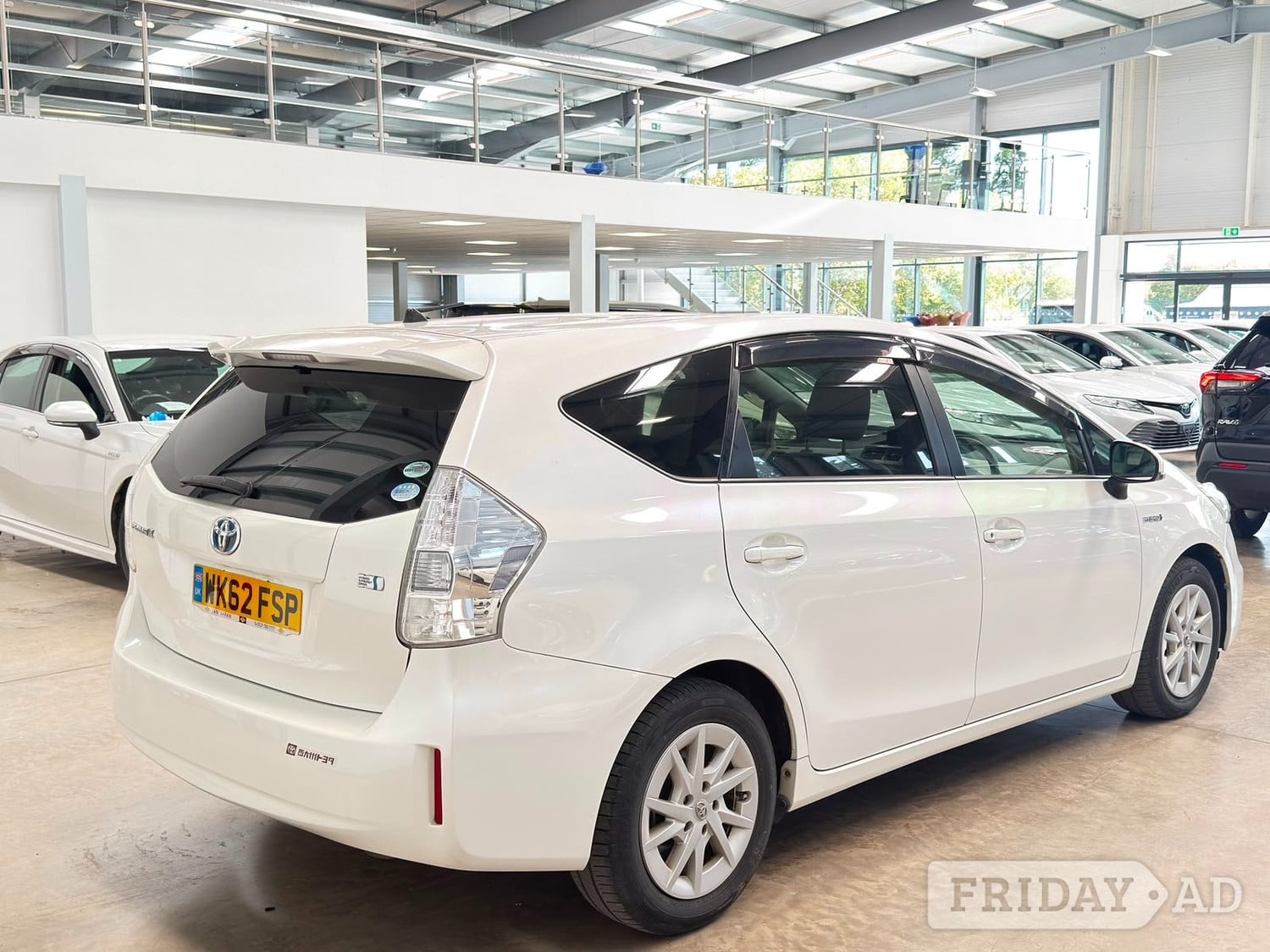 [ berth ]Toyota 7 Seat Prius