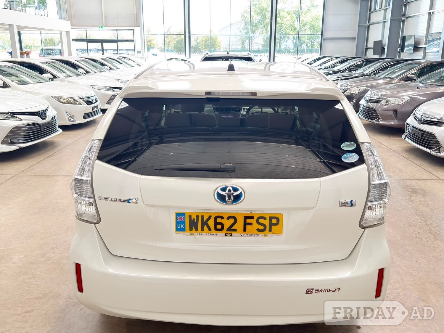 Toyota 7 Seat Prius 2013 - Cars in Reading
