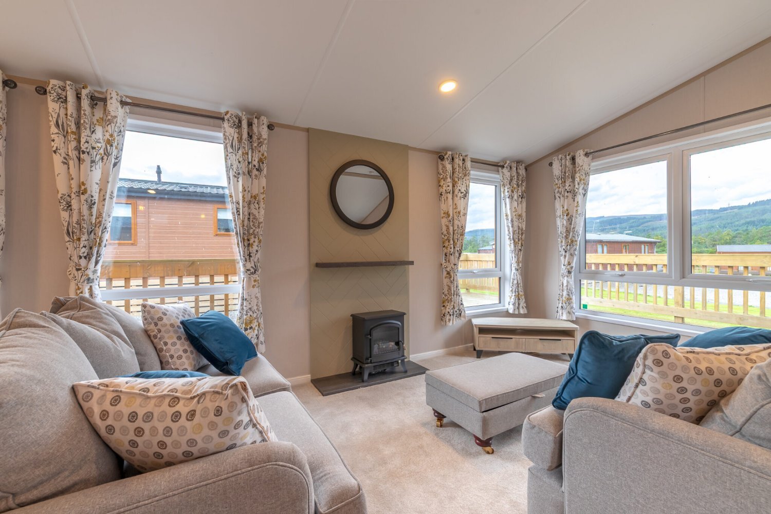 Brand new 2 bed Exclusive lodge, Fort Augustus, Loch Ness - Holiday Homes in Invermoriston