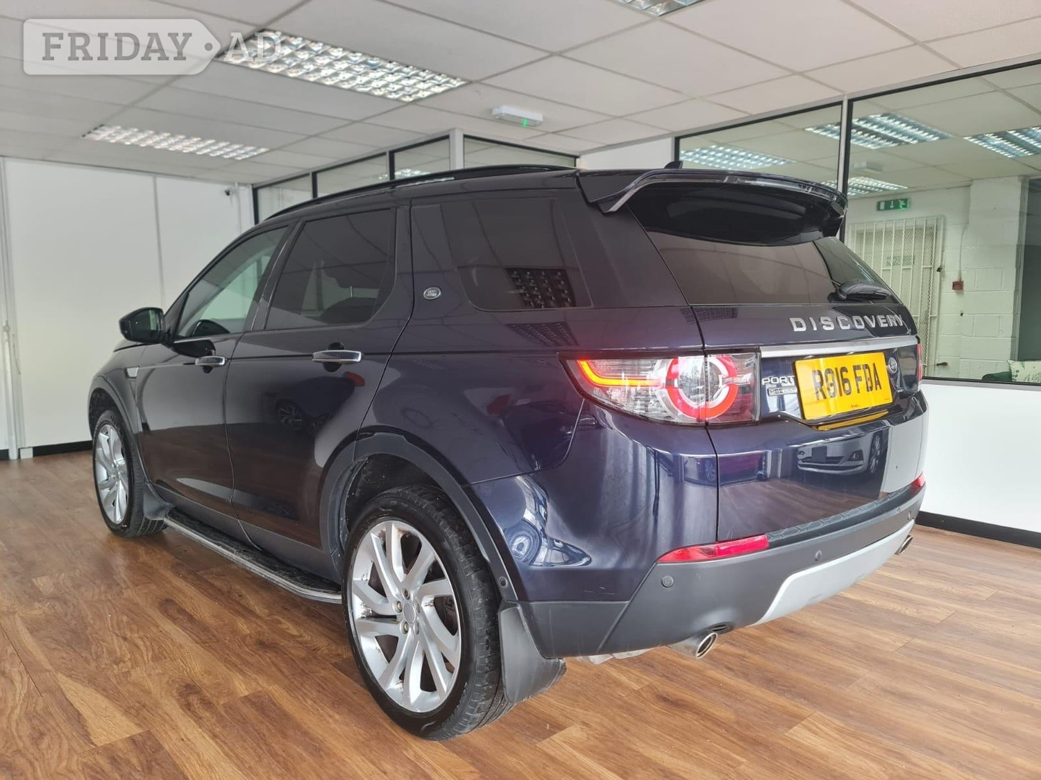 Land Rover Discovery Sport Sandhurst