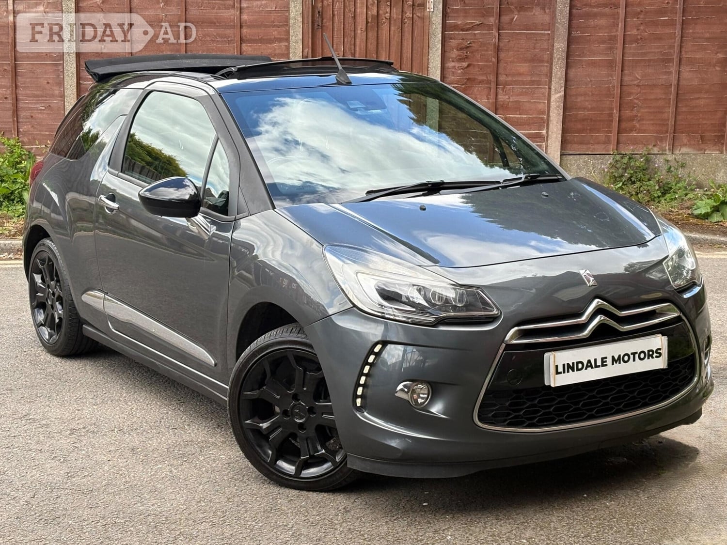 DS DS 3 Cabrio 2015 in Oldham