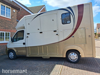 Bloomfields Legacy S Renault Horsebox