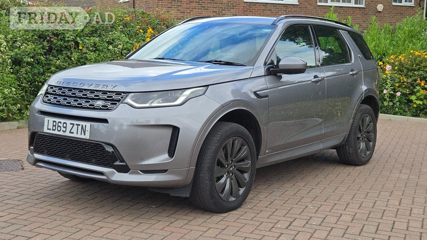 [ berth ]Land Rover Discovery Sport