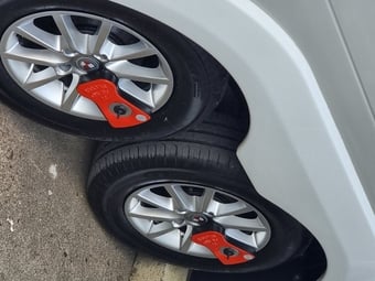 2 Al-ko wheel locks No 29.