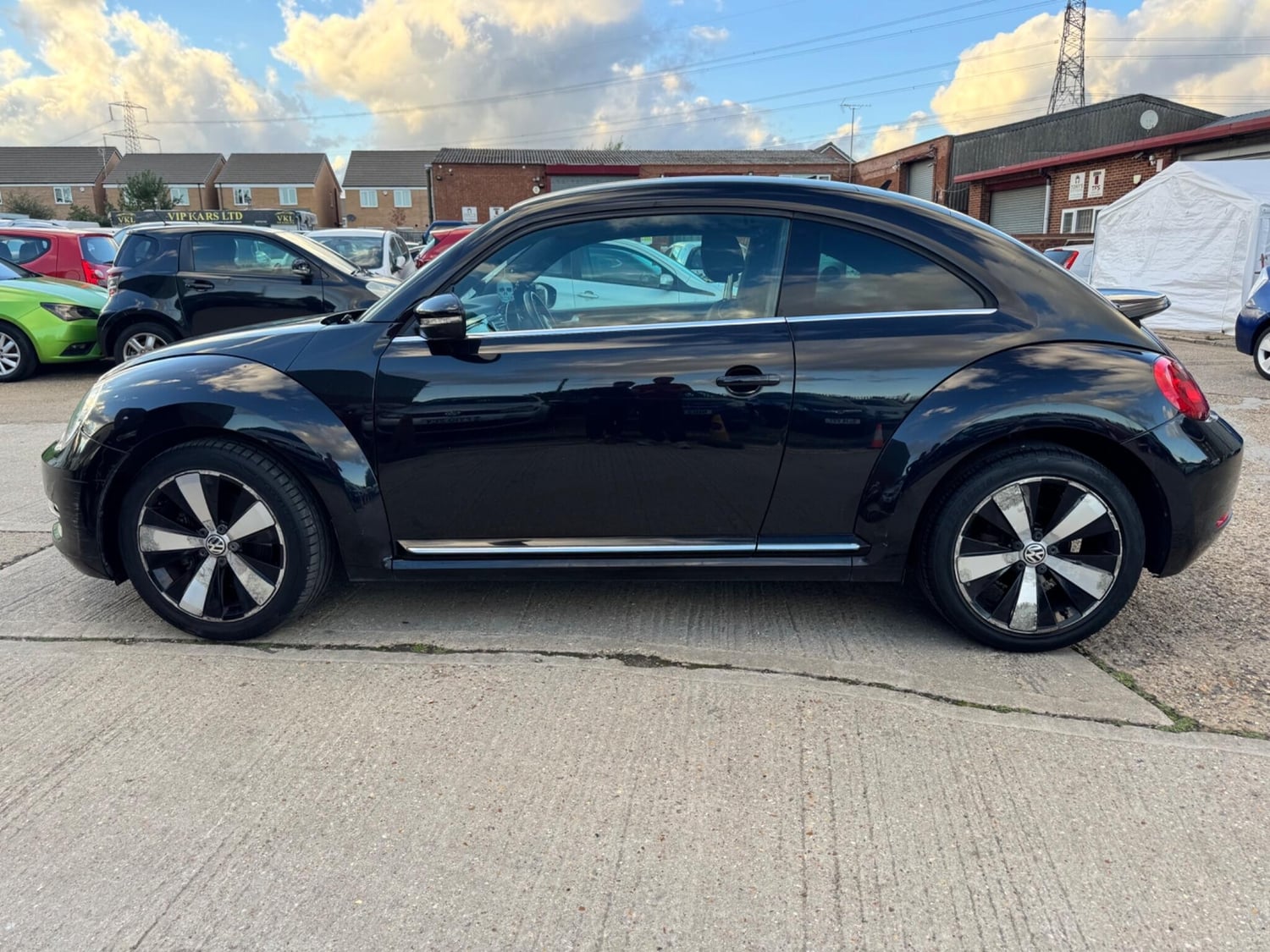 Volkswagen Beetle 2012 - Cars