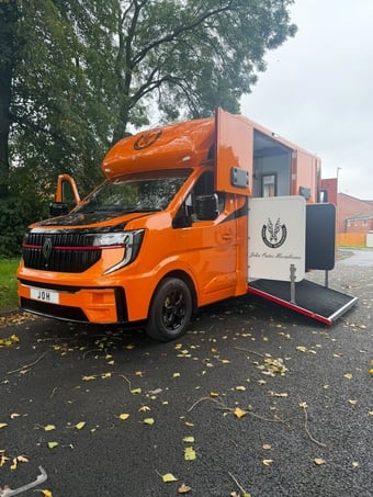 John Oates transporter professional plus  Renault Horsebox